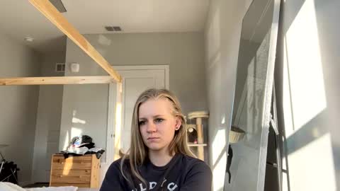 feyaa22 online show from January 2025 01:37:02 PM