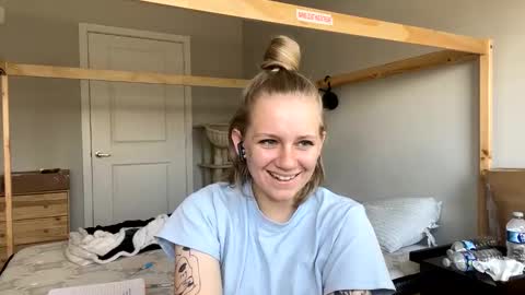 feyaa22 online show from February 2025 04:25:01 PM