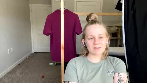 feyaa22 online show from March 2025 04:00:02 PM