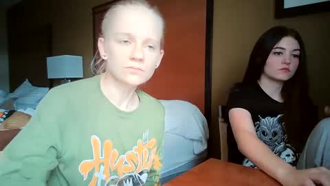 feyaa22 online show from October 2025 04:26:02 PM