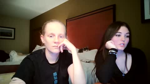 feyaa22 online show from October 2025 04:32:01 AM