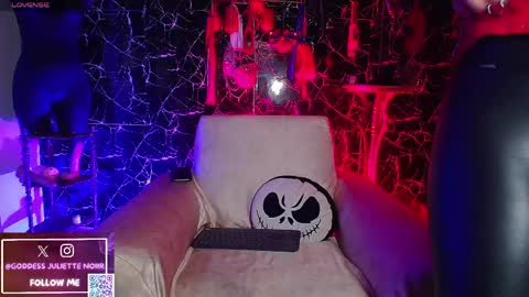 Snapshot of goddessjuliettenoiir chatting on April 2026 11:02:02 AM Goddes Juliette Noiir online show from April 2026 11:02:02 AM