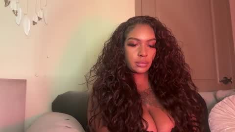 Snapshot of goddessrain420 chatting on February 2025 06:37:01 PM Crazzyboutrain online show from February 2025 06:37:01 PM