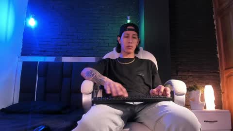 Snapshot of godly_huan chatting on January 2025 02:41:01 AM HUAN online show from January 2025 02:41:01 AM