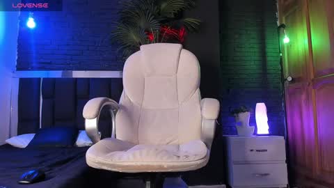 Snapshot of godly_huan chatting on January 2025 04:19:02 AM HUAN online show from January 2025 04:19:02 AM