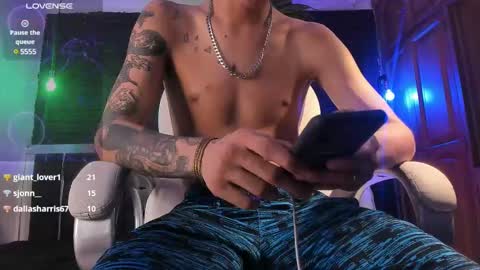 Snapshot of godly_huan chatting on February 2025 02:31:02 PM HUAN online show from February 2025 02:31:02 PM