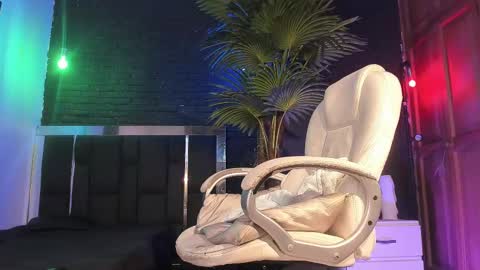 Snapshot of godly_huan chatting on February 2025 05:04:01 AM HUAN online show from February 2025 05:04:01 AM