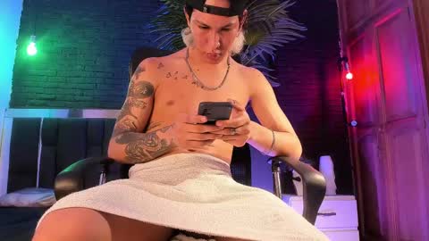 Snapshot of godly_huan chatting on February 2025 05:42:01 PM HUAN online show from February 2025 05:42:01 PM