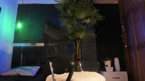 Snapshot of godly_huan chatting on February 2025 05:02:02 AM HUAN online show from February 2025 05:02:02 AM