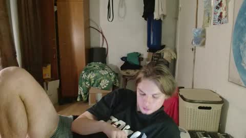 Daniel online show from December 2025 09:42:01 PM