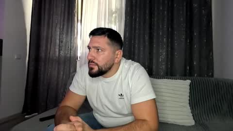 gold_alpha_boy online show from October 2025 01:36:03 PM