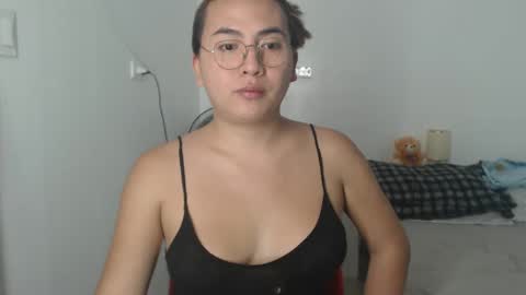 Snapshot of goldbella_ chatting on January 2025 11:26:02 AM bella online show from January 2025 11:26:02 AM