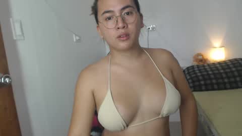 Snapshot of goldbella_ chatting on January 2025 01:31:02 AM bella online show from January 2025 01:31:02 AM