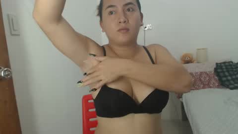 Snapshot of goldbella_ chatting on March 2025 11:29:02 AM bella online show from March 2025 11:29:02 AM