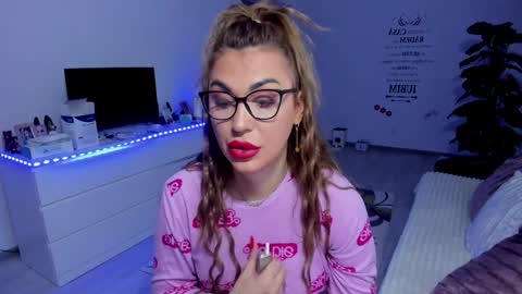 Nicole.. online show from January 2025 05:10:01 AM