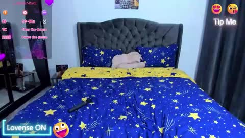 Nicole.. online show from December 2025 05:46:01 AM