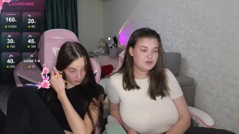 Snapshot of golden_bag chatting on September 2025 07:48:02 PM Jess online show from September 2025 07:48:02 PM