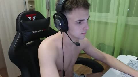 Golden boyyy21 online show from December 2025 04:15:01 PM