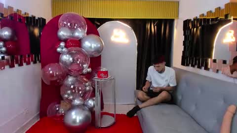 Snapshot of golden_girl_house chatting on September 2025 06:40:01 PM golden_girl_house online show from September 2025 06:40:01 PM