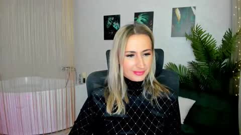 Olivia online show from September 2025 06:52:02 PM