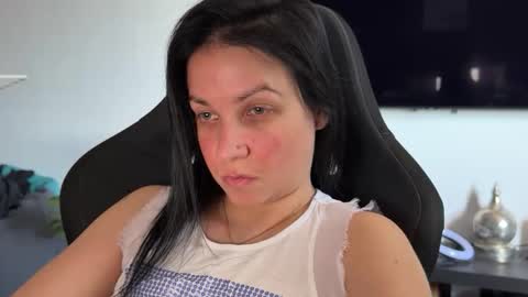 GOLDENTITTY online show from May 2026 11:49:01 AM