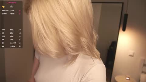 Snapshot of goldie_muss chatting on October 2025 03:51:02 AM Molly online show from October 2025 03:51:02 AM