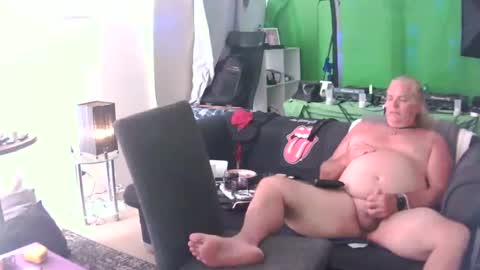 Snapshot of goldyguy011 chatting on December 2024 08:53:01 PM goldyguy011 online show from December 2024 08:53:01 PM