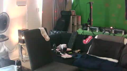 Snapshot of goldyguy011 chatting on January 2025 01:50:01 AM goldyguy011 online show from January 2025 01:50:01 AM