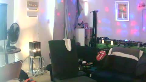 Snapshot of goldyguy011 chatting on January 2025 01:18:02 AM goldyguy011 online show from January 2025 01:18:02 AM