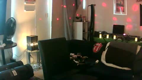 Snapshot of goldyguy011 chatting on February 2025 06:14:01 AM goldyguy011 online show from February 2025 06:14:01 AM