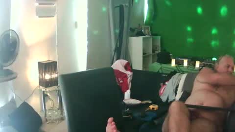 Snapshot of goldyguy011 chatting on February 2025 02:06:02 AM goldyguy011 online show from February 2025 02:06:02 AM