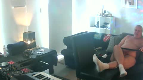 Snapshot of goldyguy011 chatting on October 2025 01:44:02 AM goldyguy011 online show from October 2025 01:44:02 AM