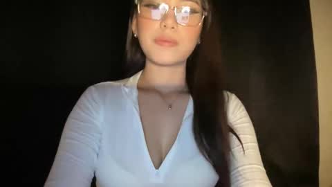 Snapshot of gorgeous_lyn1 chatting on April 2026 07:39:01 AM Lyn online show from April 2026 07:39:01 AM
