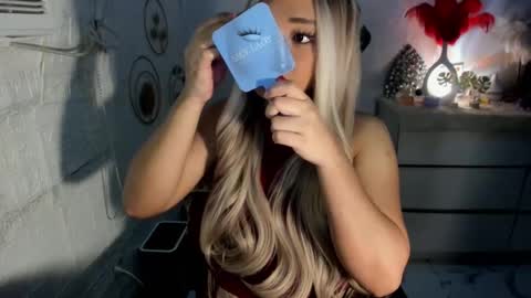 Snapshot of gorgeousamandarose chatting on December 2024 01:50:01 AM Amanda rose online show from December 2024 01:50:01 AM