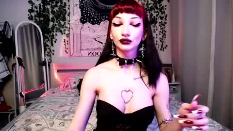 Snapshot of gothdesss chatting on February 2025 02:15:02 AM online show from February 2025 02:15:02 AM