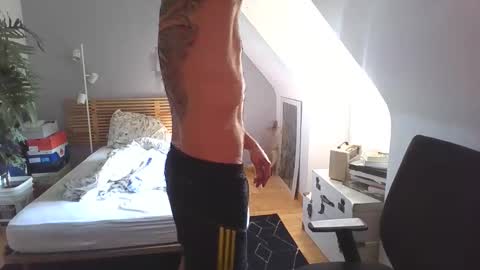 Snapshot of goura2000 chatting on October 2025 02:28:01 PM goura2000 online show from October 2025 02:28:01 PM