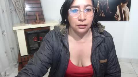 Snapshot of grace_mature_milf chatting on October 2025 10:27:02 AM grace_mature_milf online show from October 2025 10:27:02 AM