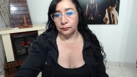 Snapshot of grace_mature_milf chatting on October 2025 10:27:02 AM grace_mature_milf online show from October 2025 10:27:02 AM