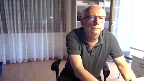 Snapshot of grandpach chatting on April 2026 01:44:01 PM grandpach online show from April 2026 01:44:01 PM