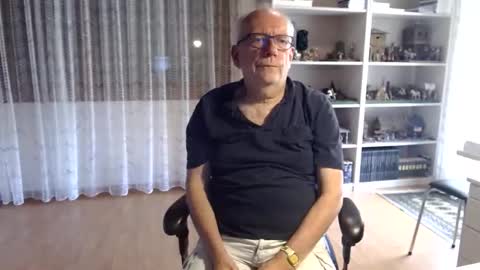 Snapshot of grandpach chatting on May 2026 01:40:01 PM grandpach online show from May 2026 01:40:01 PM