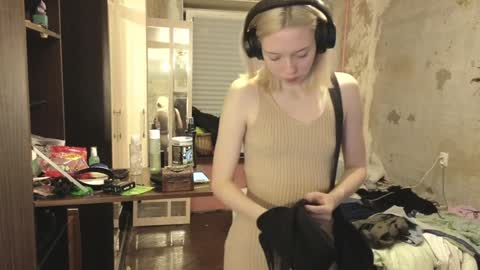 Snapshot of graylovescookies chatting on December 2024 11:24:01 PM graylovescookies online show from December 2024 11:24:01 PM