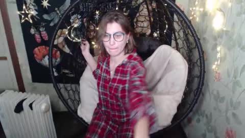 Lina online show from October 2025 06:30:01 PM