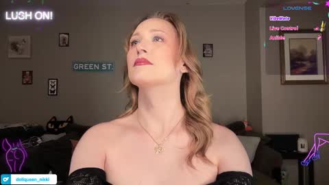 Snapshot of greenxxxqueen chatting on May 2026 05:37:01 AM SexQueen Nikki online show from May 2026 05:37:01 AM