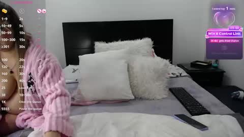 Snapshot of grey_lorenz11 chatting on December 2025 09:27:01 AM Grey Lorenz online show from December 2025 09:27:01 AM