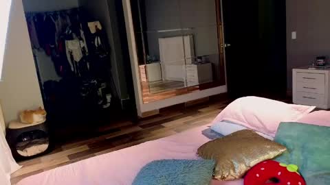 Greyslopez online show from April 2026 11:31:01 PM