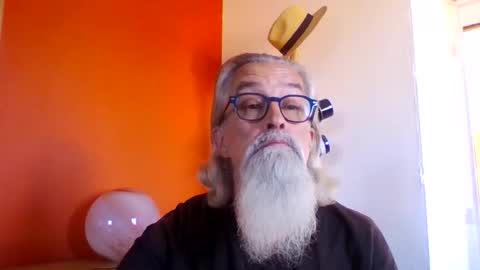 Grybear online show from October 2025 12:03:02 PM