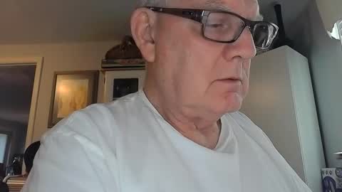 Snapshot of gspotlover1 chatting on November 2025 05:45:02 PM Horny Daddy online show from November 2025 05:45:02 PM