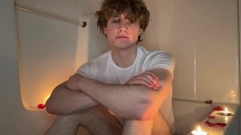 gucciboi4 online show from February 2026 10:02:02 PM