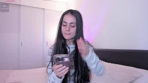 Snapshot of guccipussy1 chatting on January 2025 05:18:02 PM Elena online show from January 2025 05:18:02 PM
