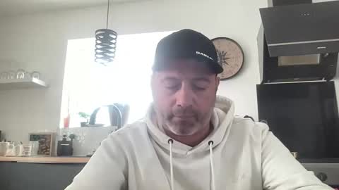 guil0 online show from February 2026 02:33:01 PM